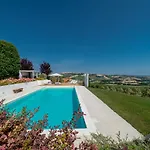 Casa Angela 6, Emma Monte Urano