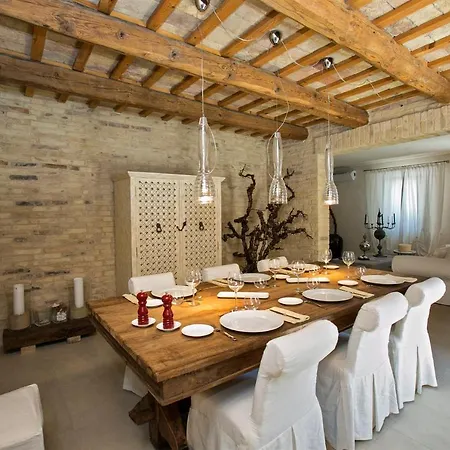 Casa Angela 6, Emma *