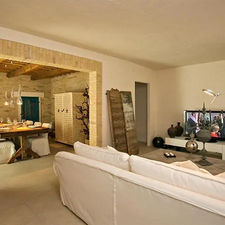 Casa Angela 6, Emma Villa