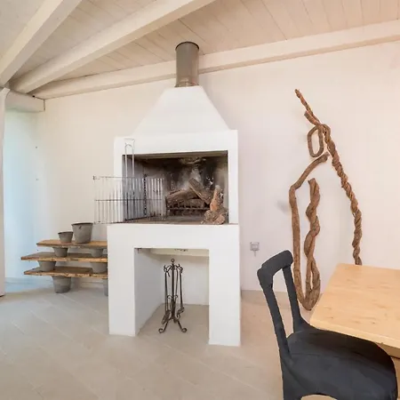 Casa Angela 6, Emma Villa *