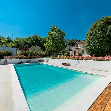 Casa Angela 6, Emma