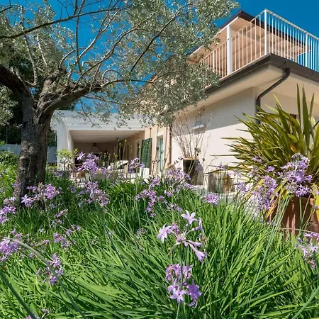 Casa Angela 6, Emma Villa